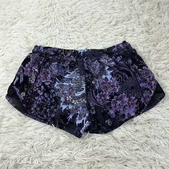 Lululemon Hotty Hot Short II *2.5" Memoir Multi Purple / Black - Picture 4 of 4